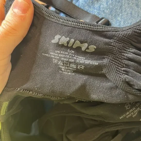 NWOT SKIMS sculpting bralette - Picture 6 of 7